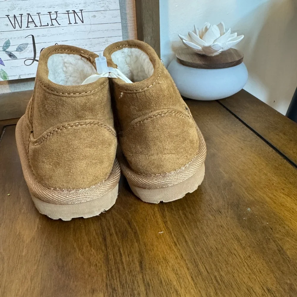GAP Tan Suede Baby Booties/Size 5